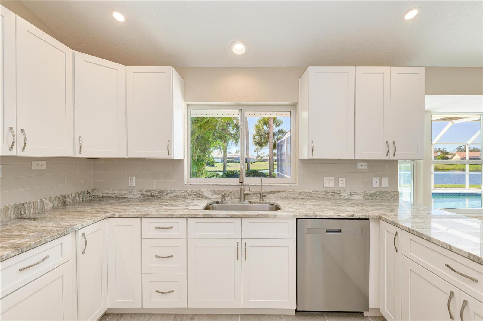 1679 VALLEY DR — photo 33