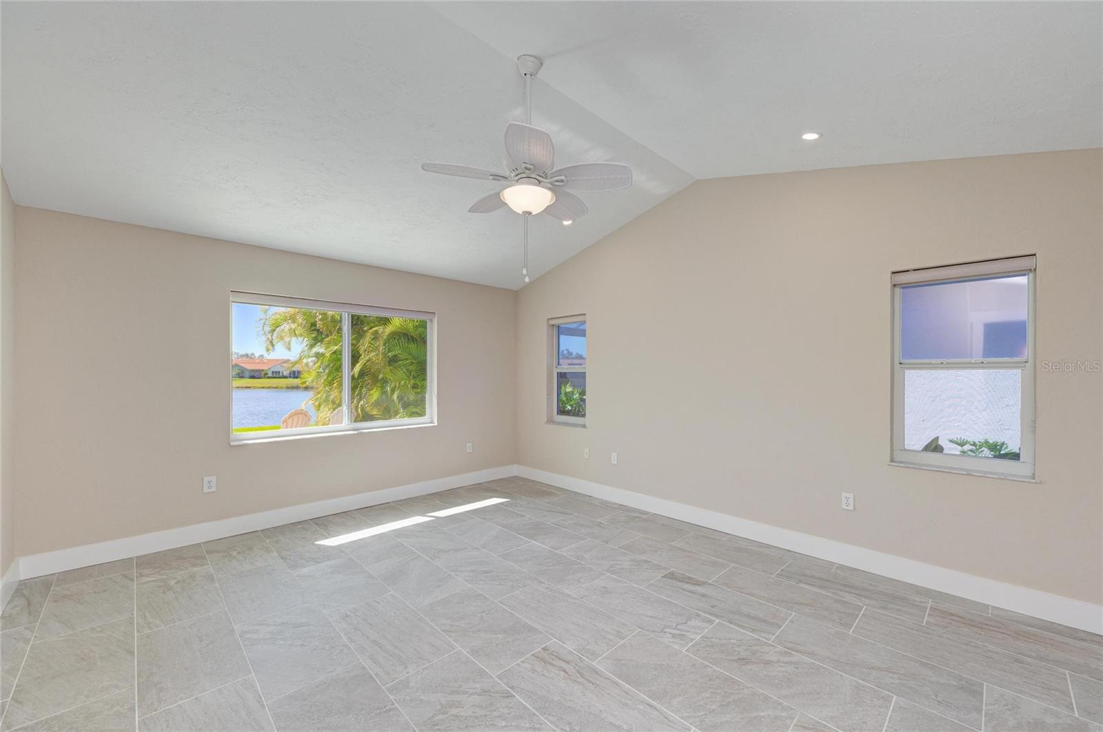 1679 VALLEY DR — photo 40