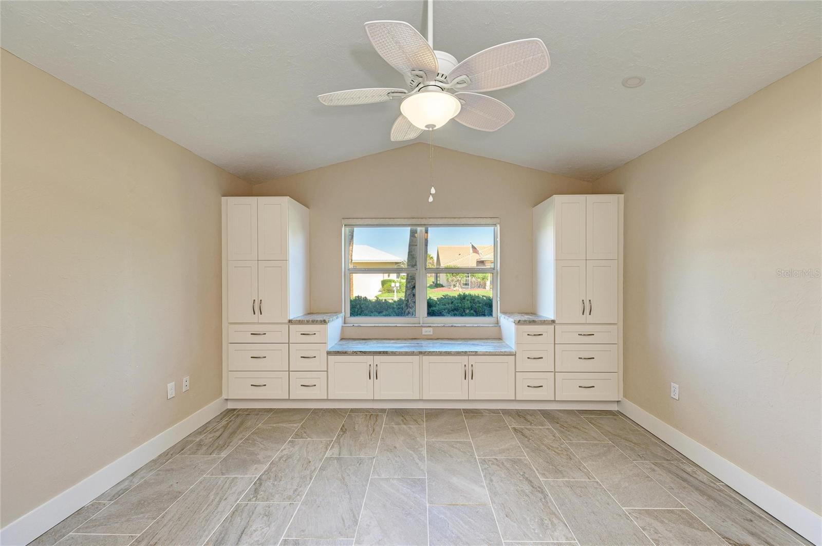 1679 VALLEY DR — photo 47