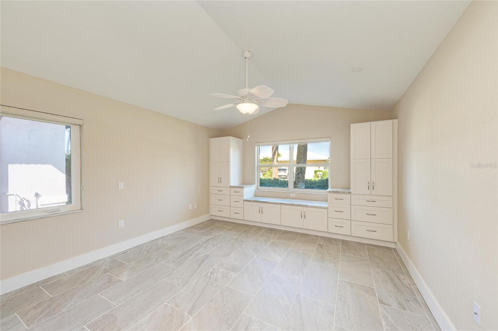 1679 VALLEY DR — photo 46