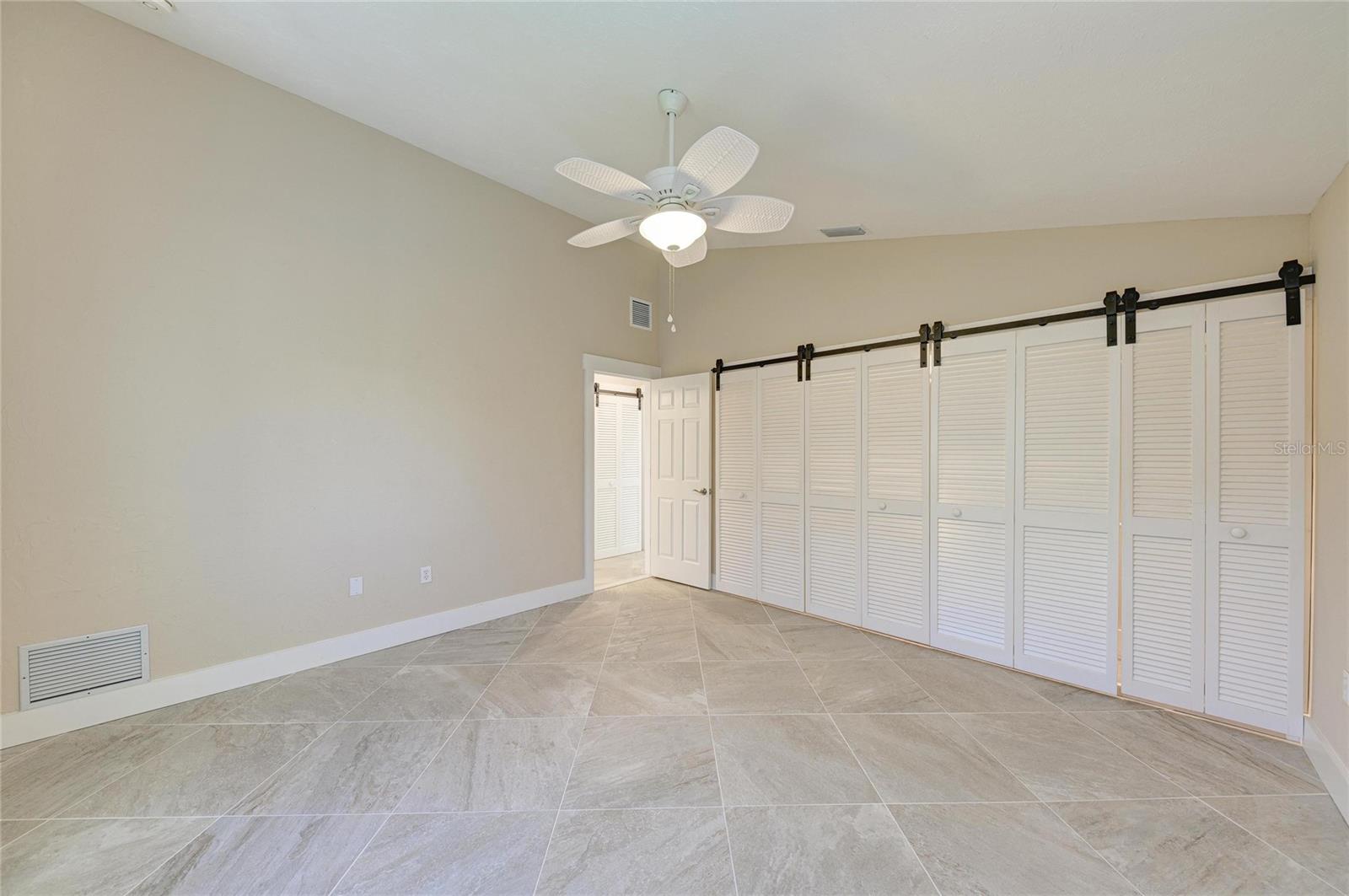 1679 VALLEY DR — photo 55
