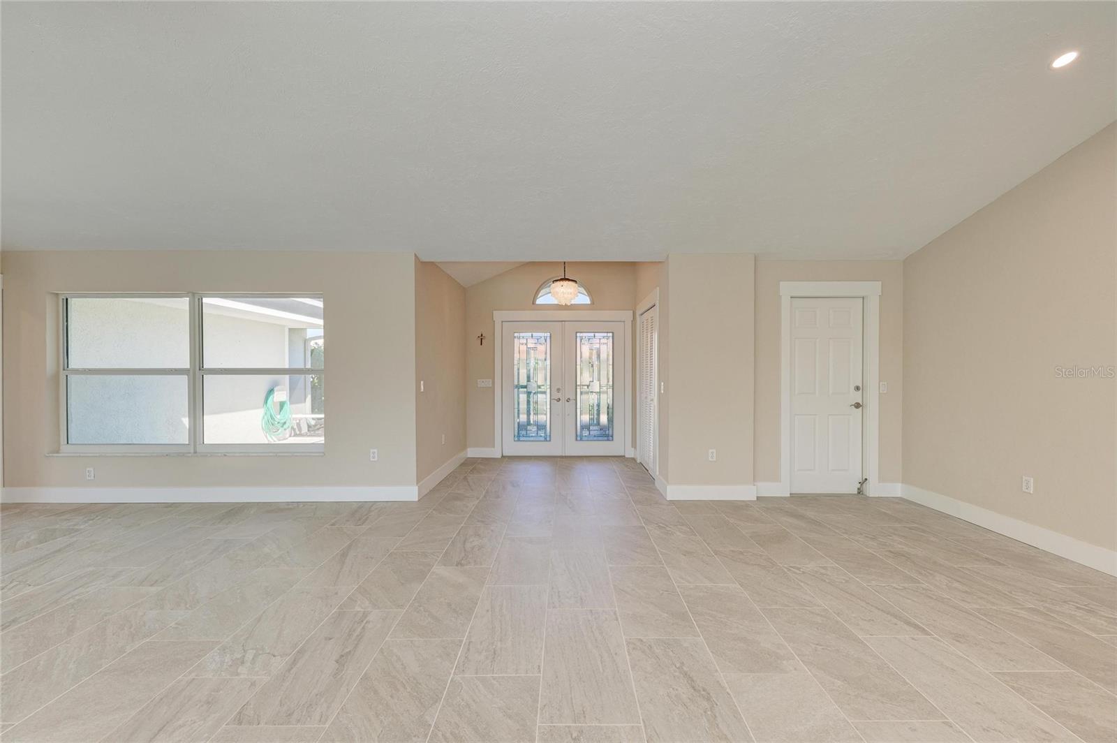 1679 VALLEY DR — photo 15