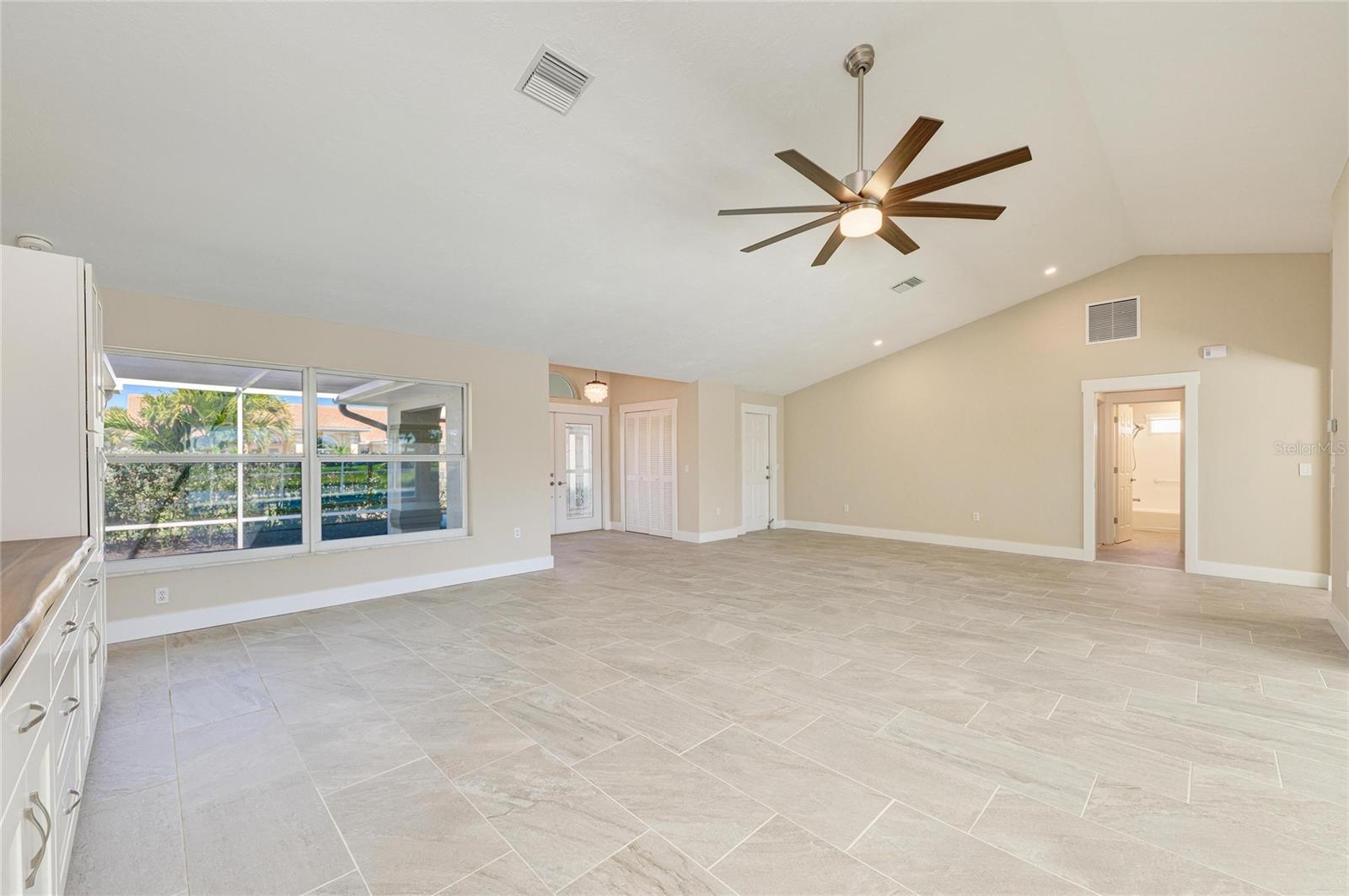 1679 VALLEY DR — photo 20