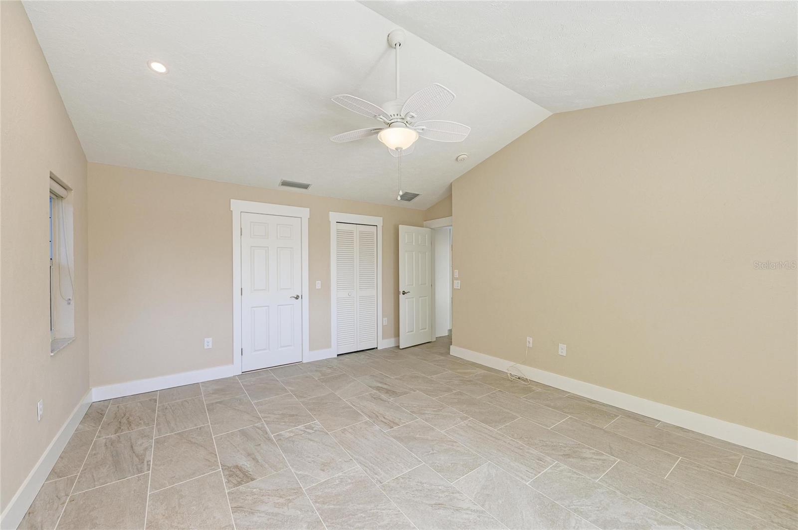 1679 VALLEY DR — photo 43