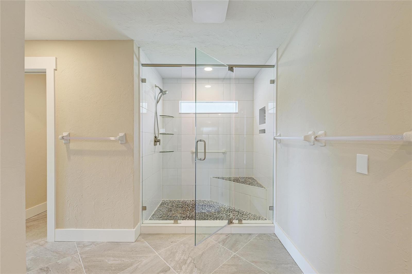 1679 VALLEY DR — photo 39