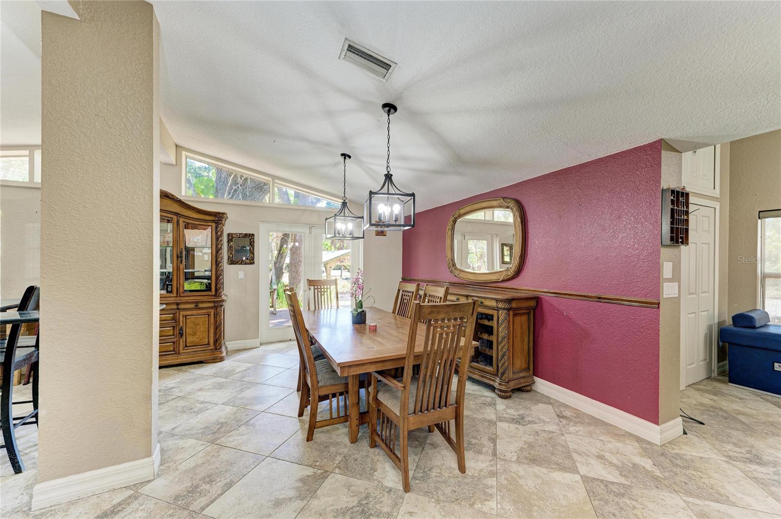 820 N ELM ST — photo 33