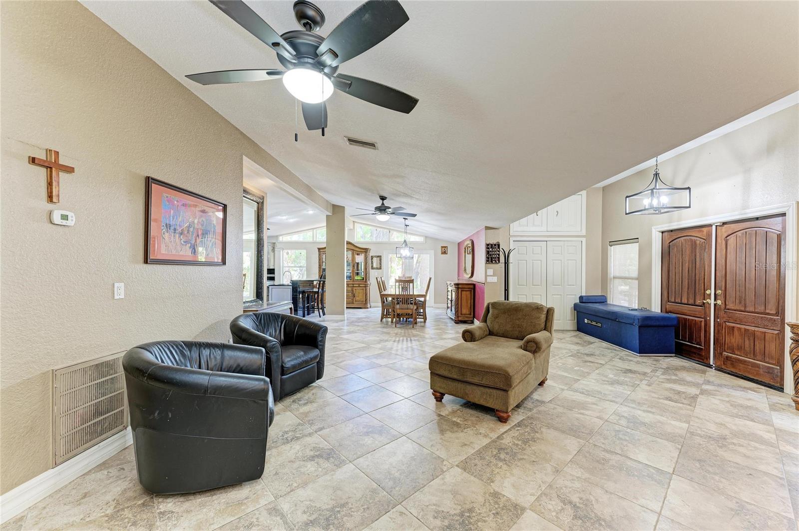 820 N ELM ST — photo 30