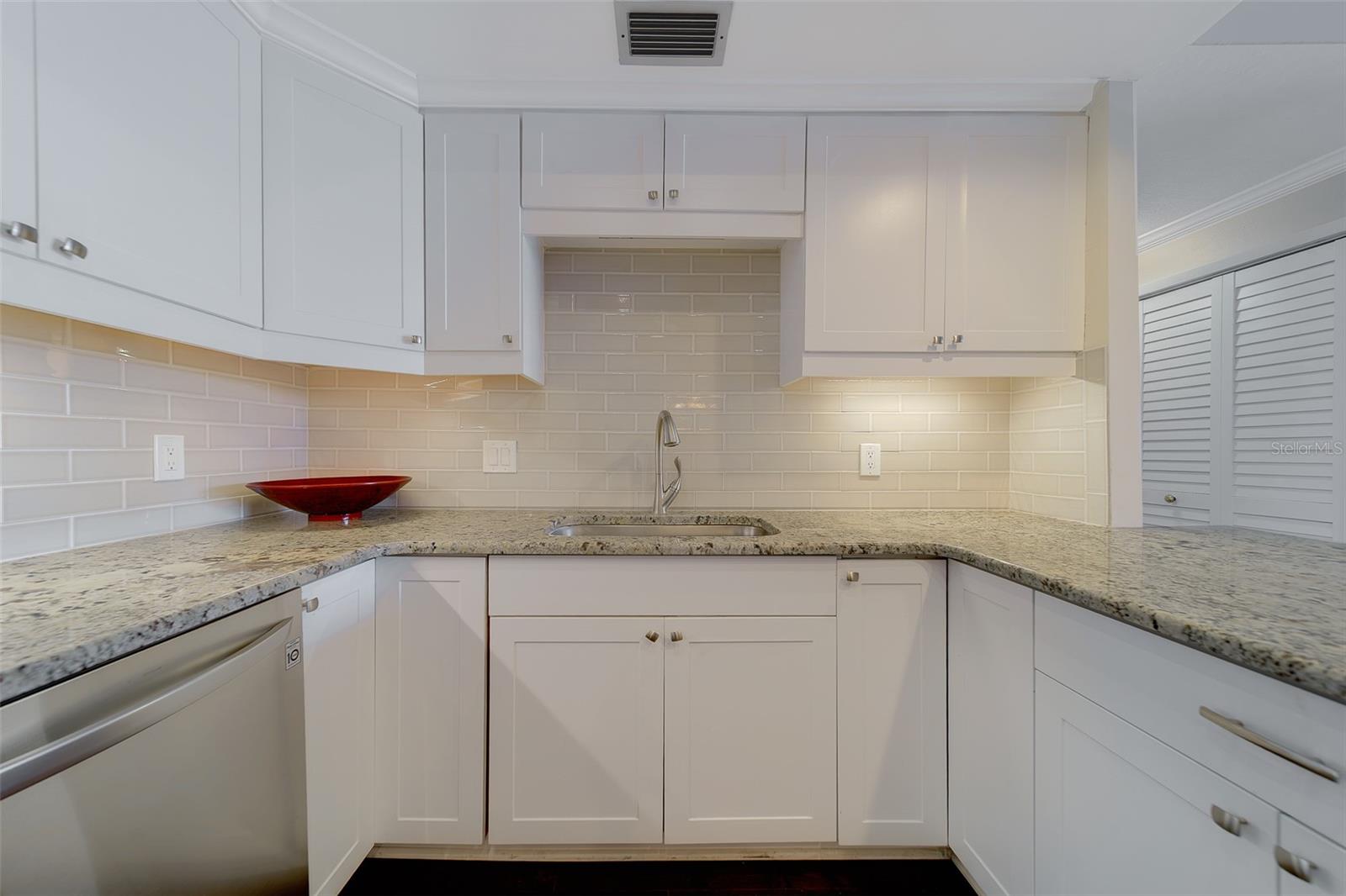 8 BELLEVIEW BLVD #308 — photo 9