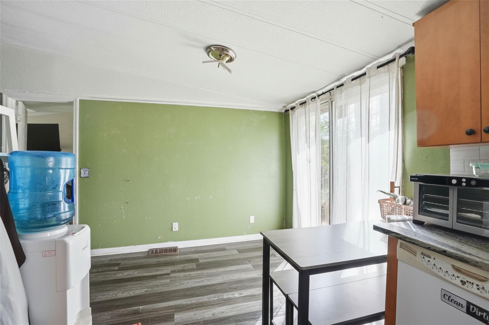 8604 CAMEO DR — photo 9