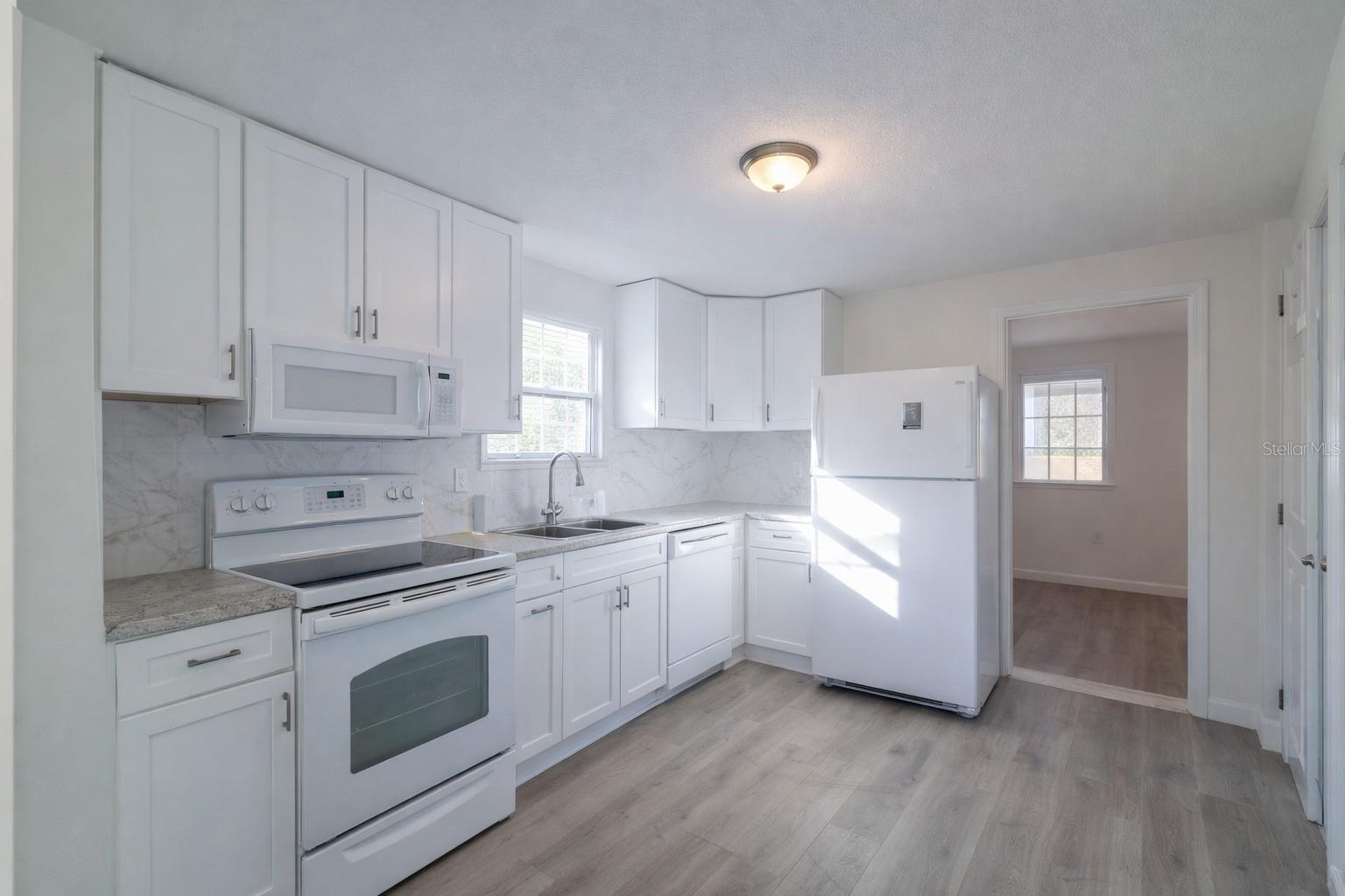 702 W HILLSBORO ST — photo 4