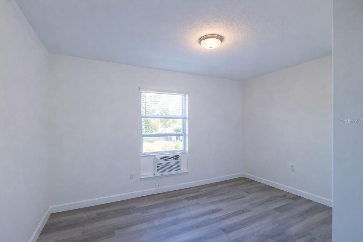 702 W HILLSBORO ST — photo 14