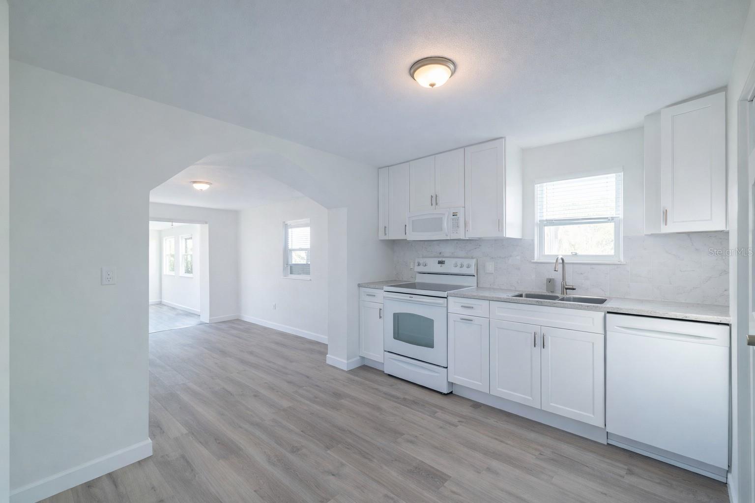 702 W HILLSBORO ST — photo 5