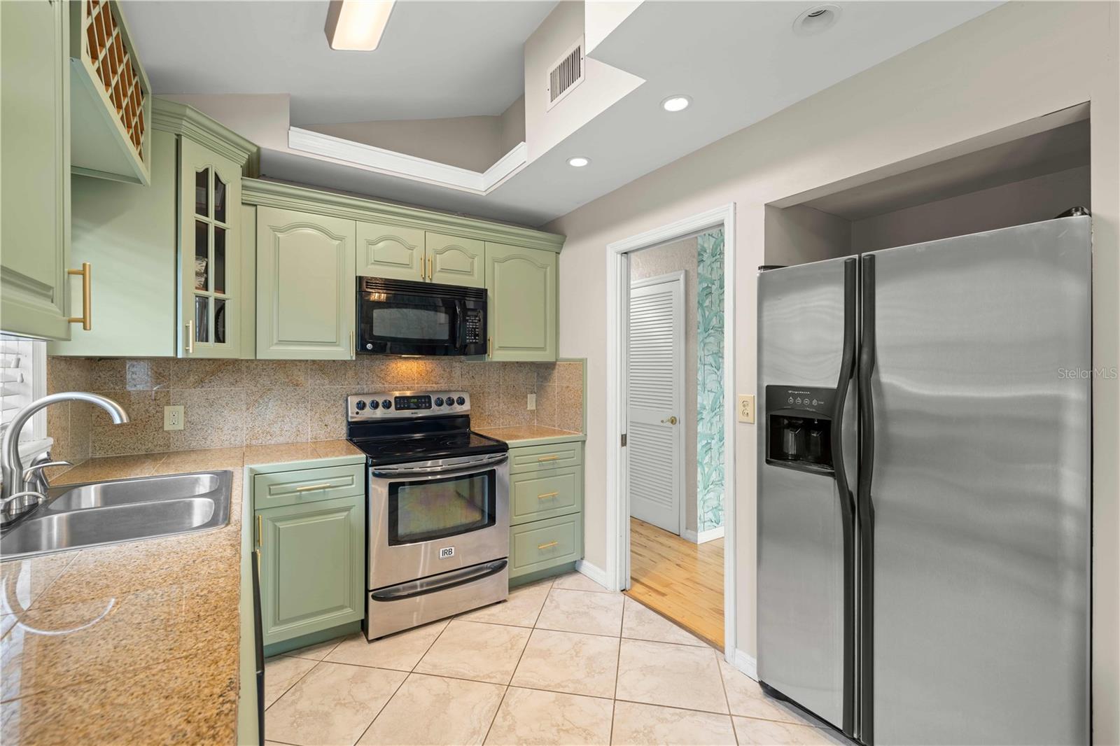 2302 BAY BLVD — photo 34