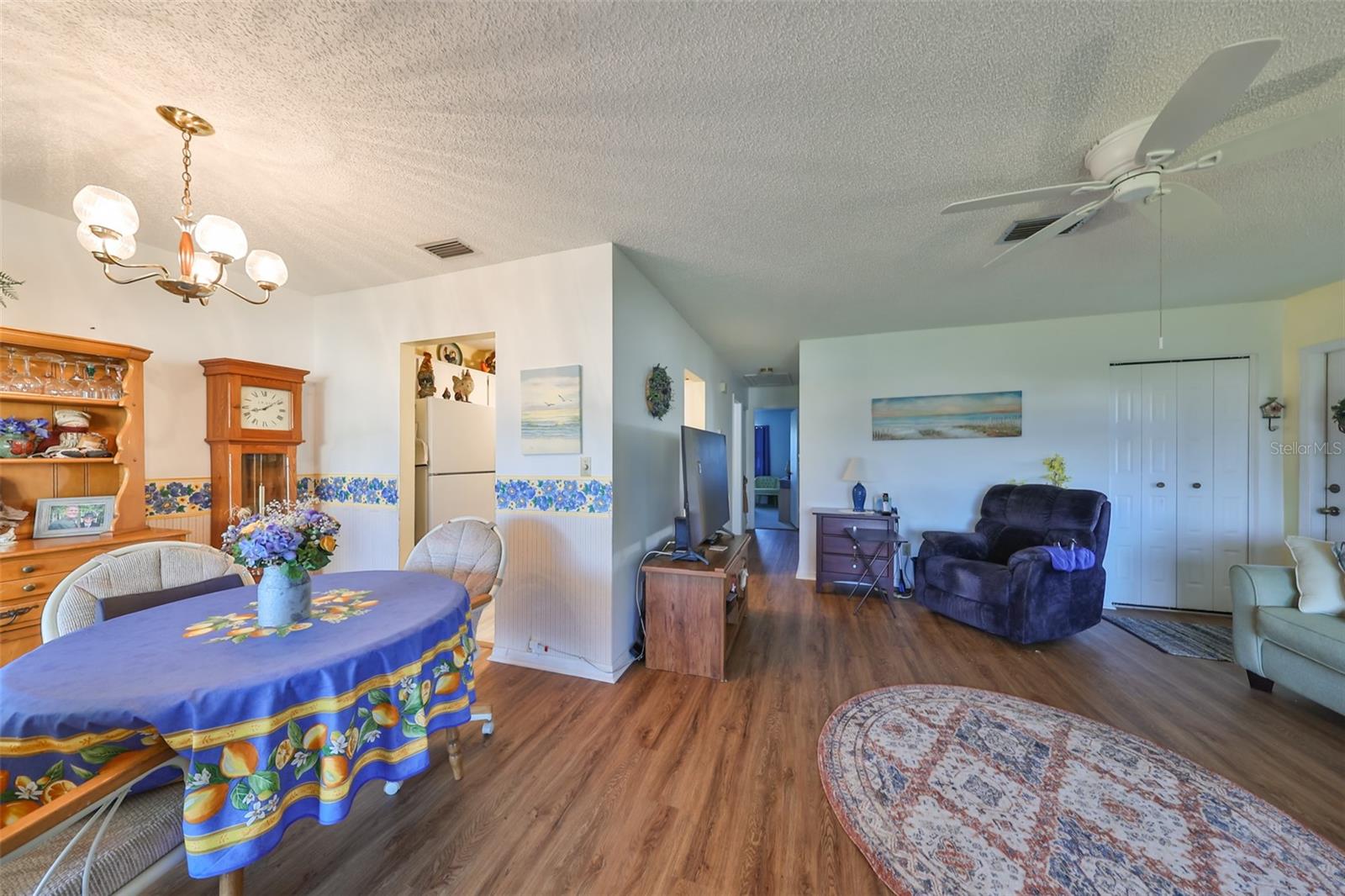 1901 CANTERBURY LN #19 — photo 8