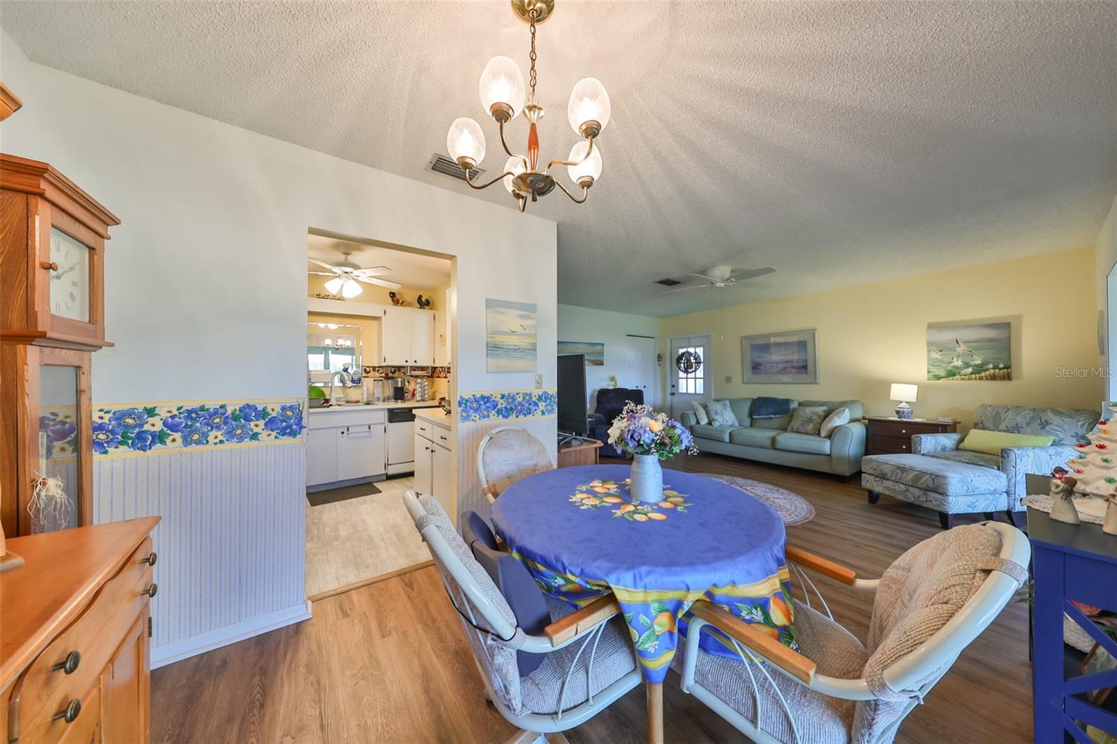 1901 CANTERBURY LN #19 — photo 11