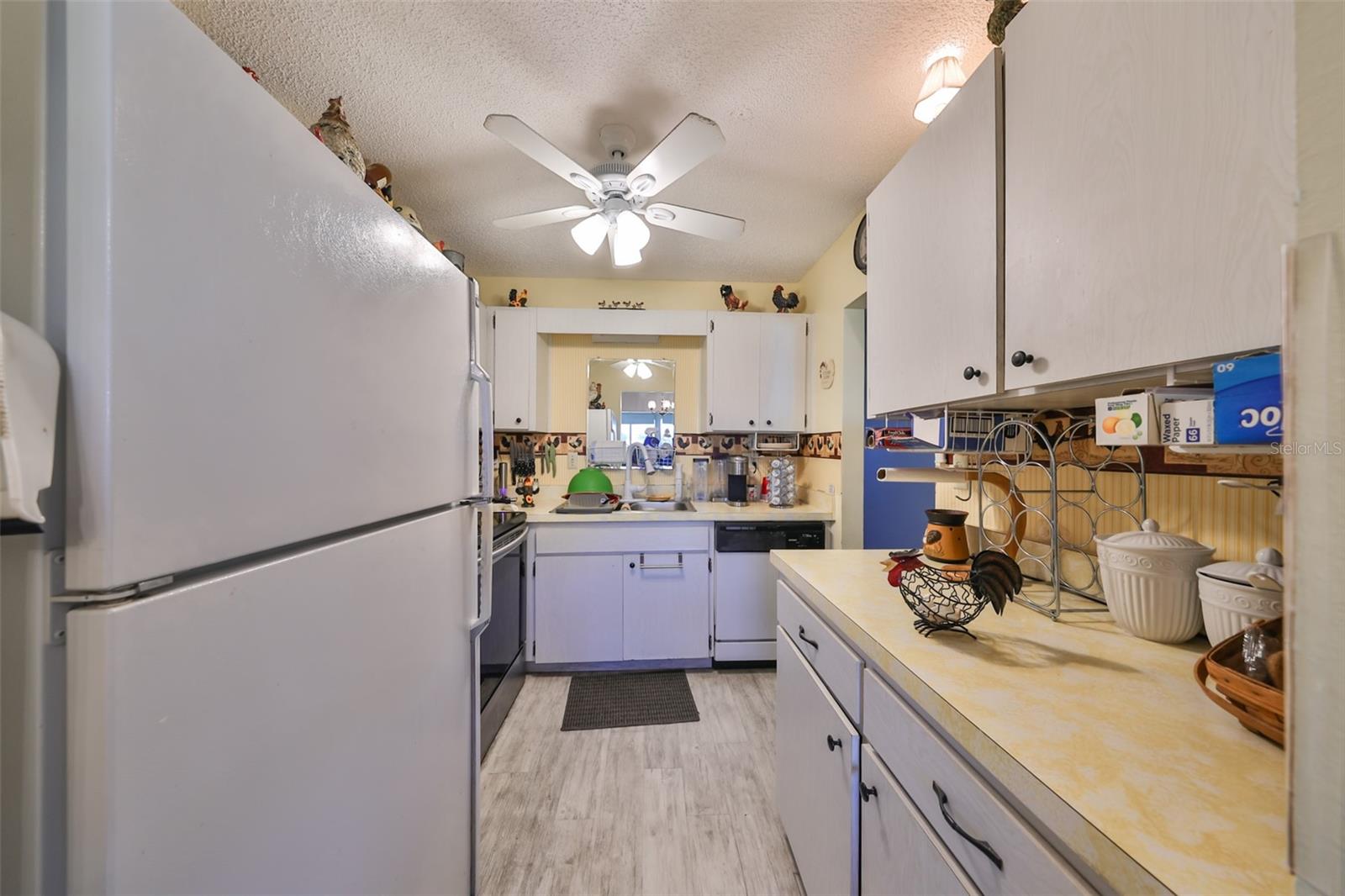 1901 CANTERBURY LN #19 — photo 16