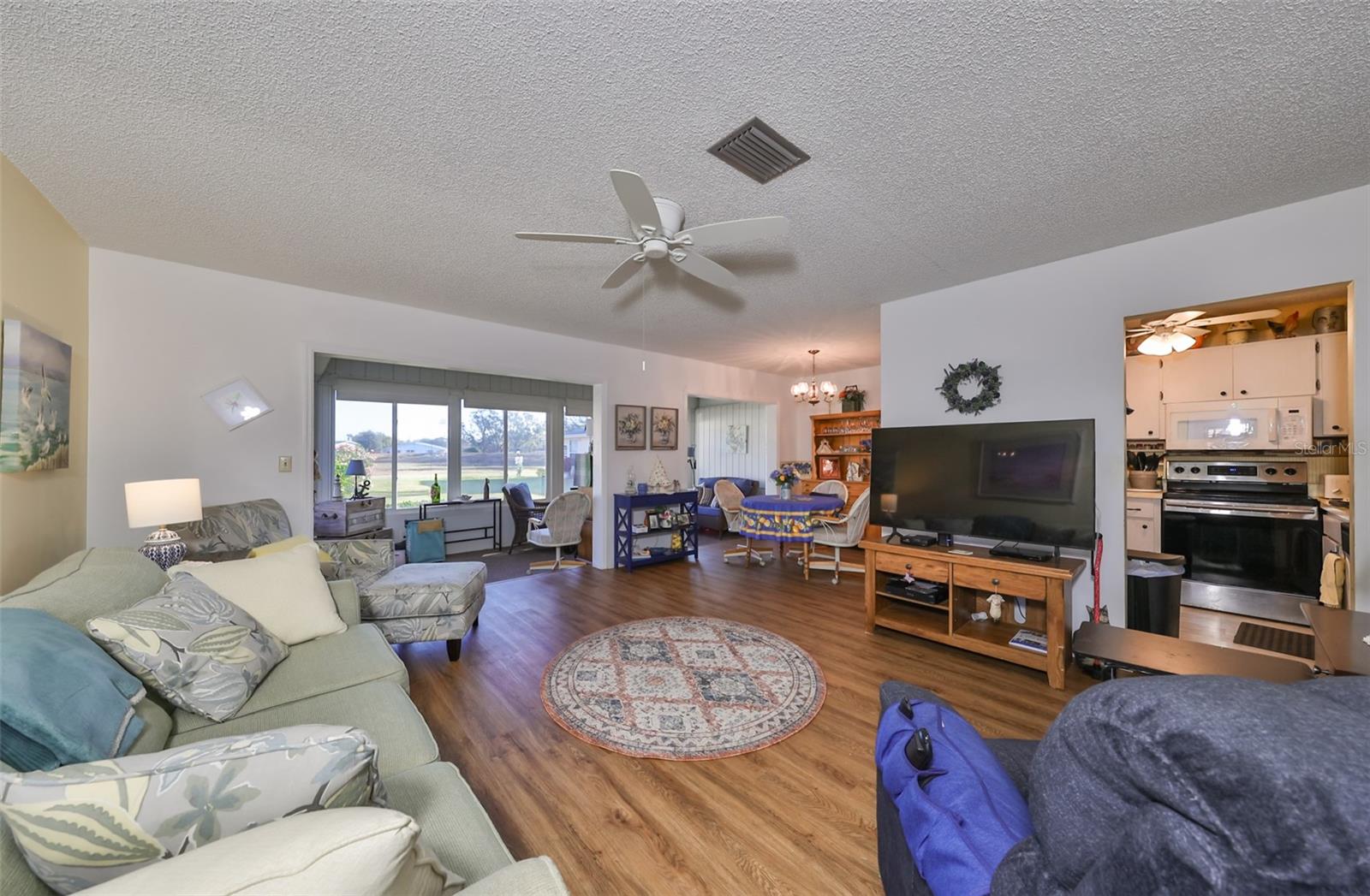 1901 CANTERBURY LN #19 — photo 7