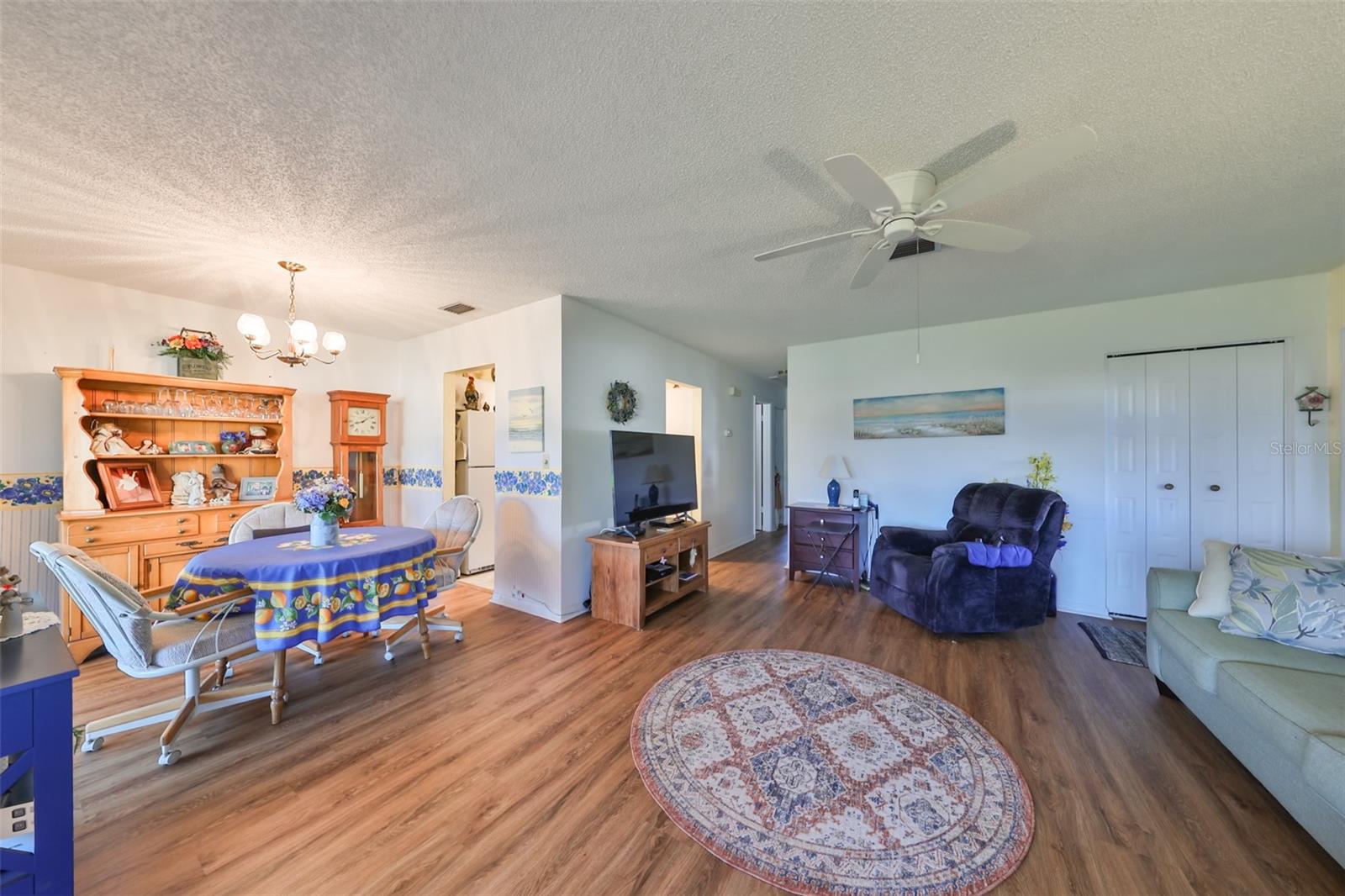 1901 CANTERBURY LN #19 — photo 9