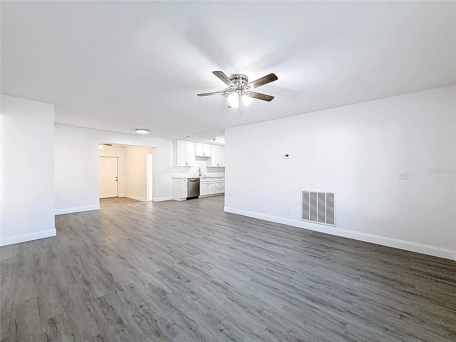 819 HELMSMAN WAY — photo 6