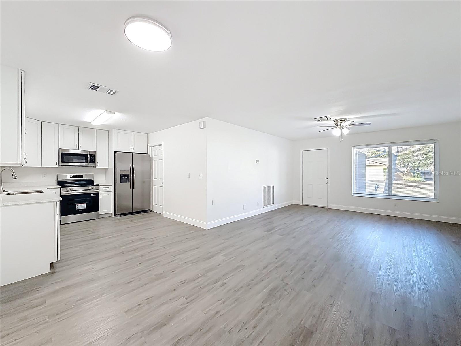 819 HELMSMAN WAY — photo 7