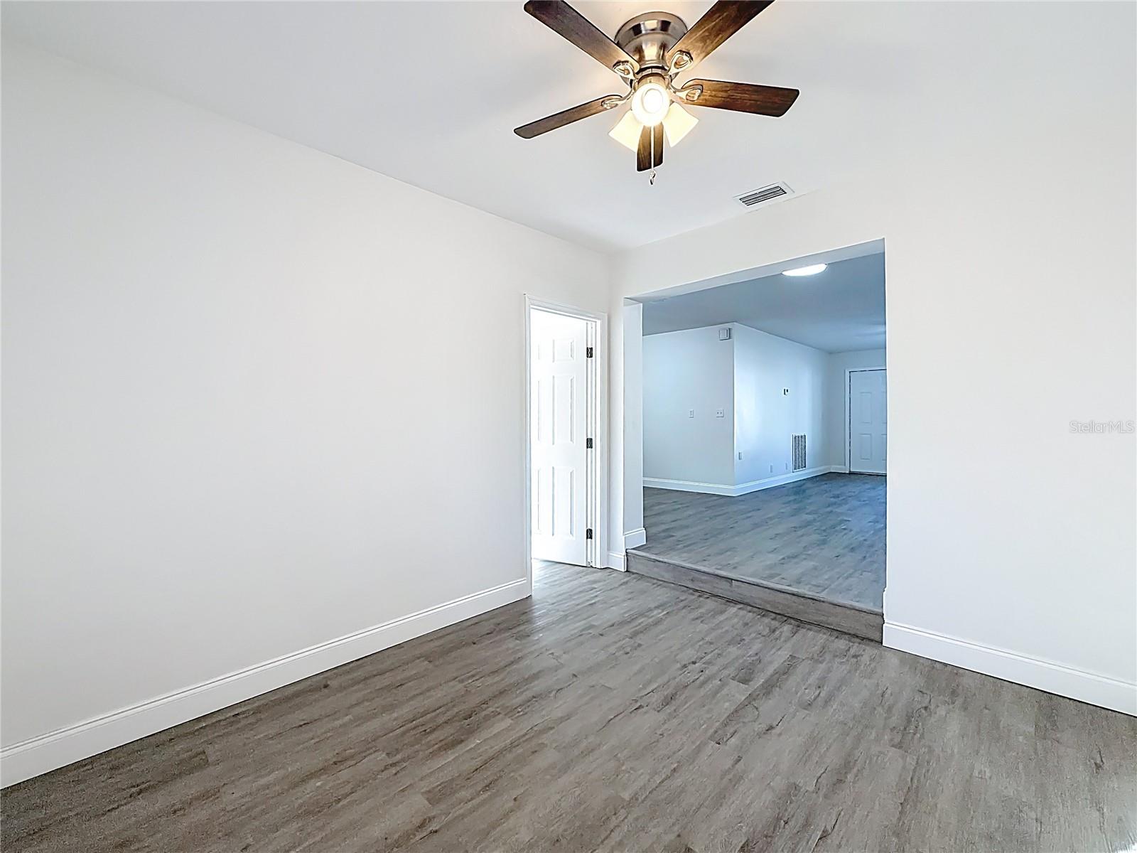 819 HELMSMAN WAY — photo 12