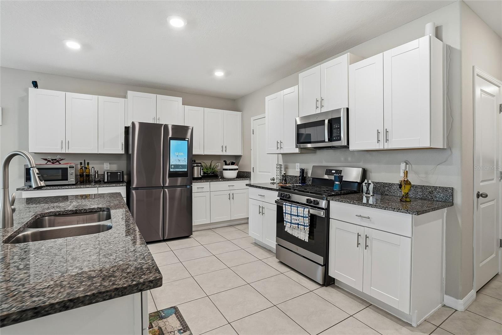 5431 AMARYLLIS GARDEN ST — photo 8