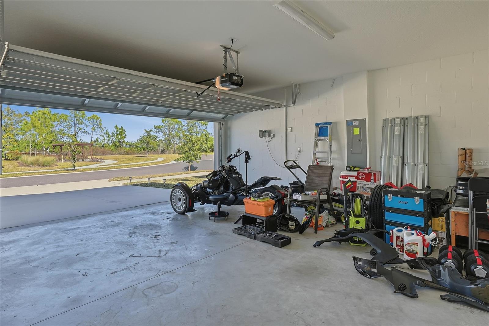 5431 AMARYLLIS GARDEN ST — photo 41