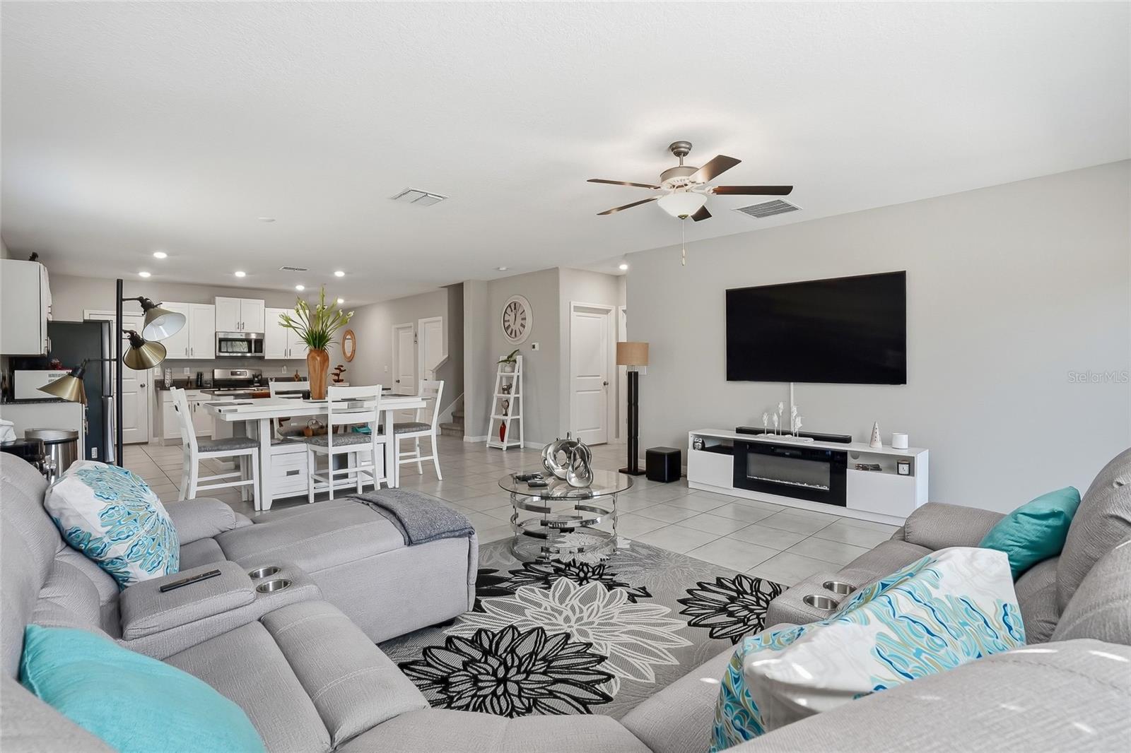 5431 AMARYLLIS GARDEN ST — photo 17