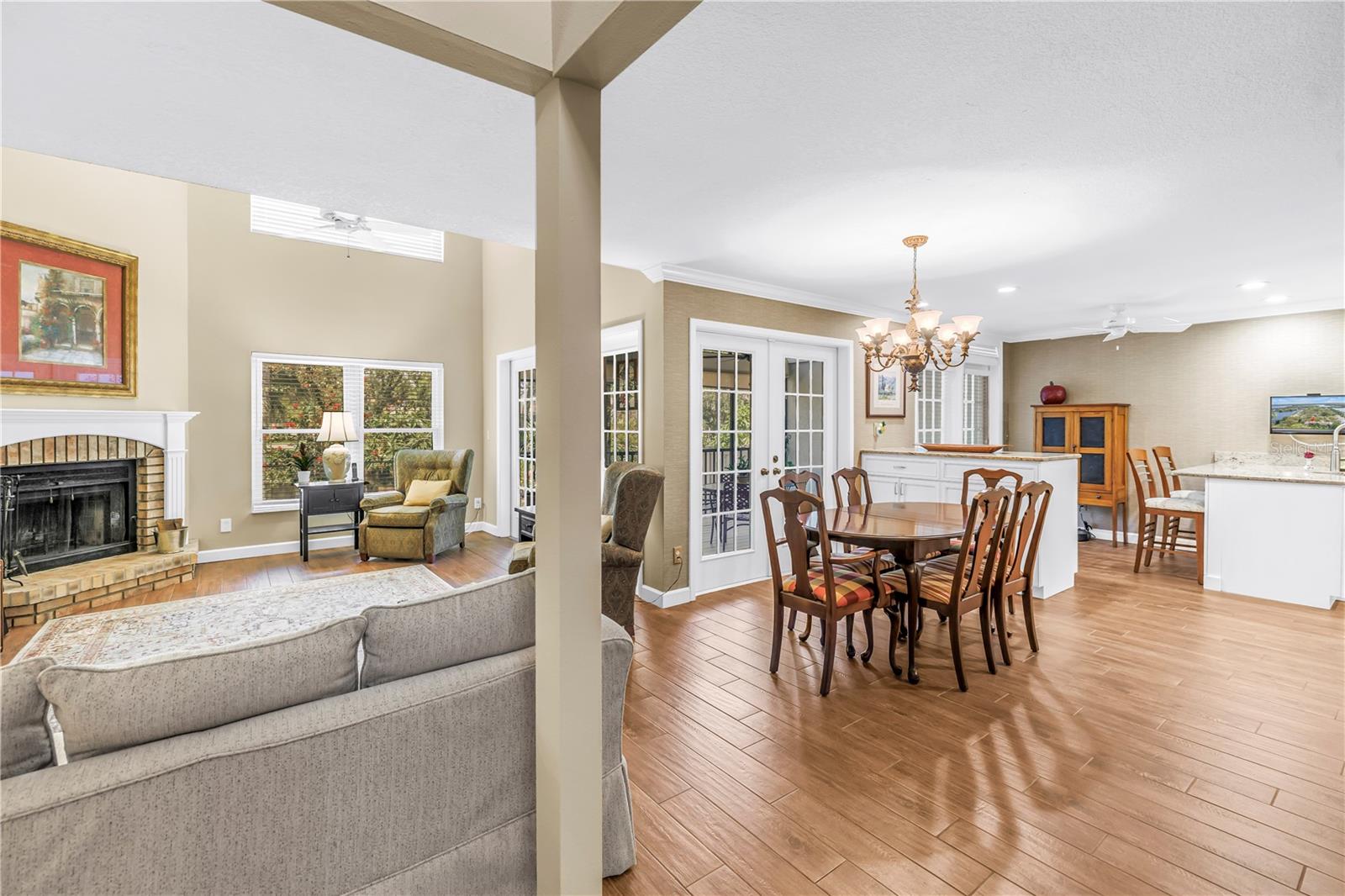 812 AMELIA CT NE — photo 4