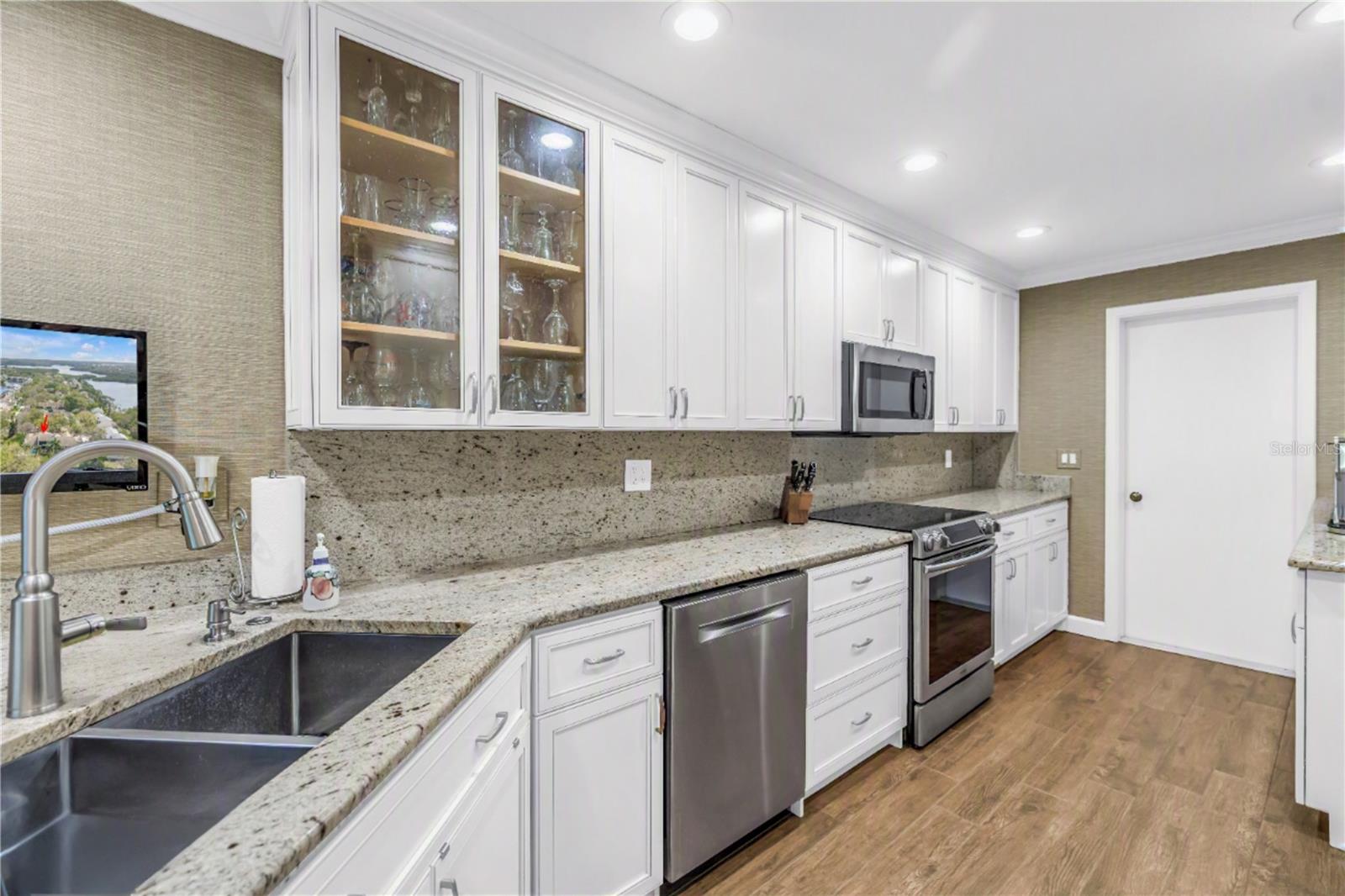 812 AMELIA CT NE — photo 9