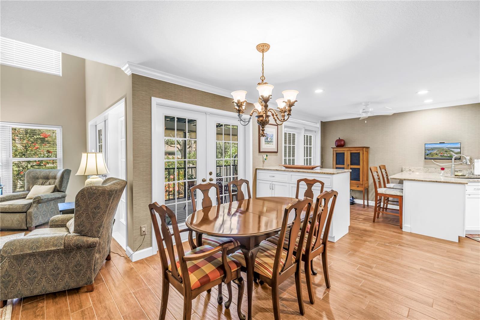 812 AMELIA CT NE — photo 5