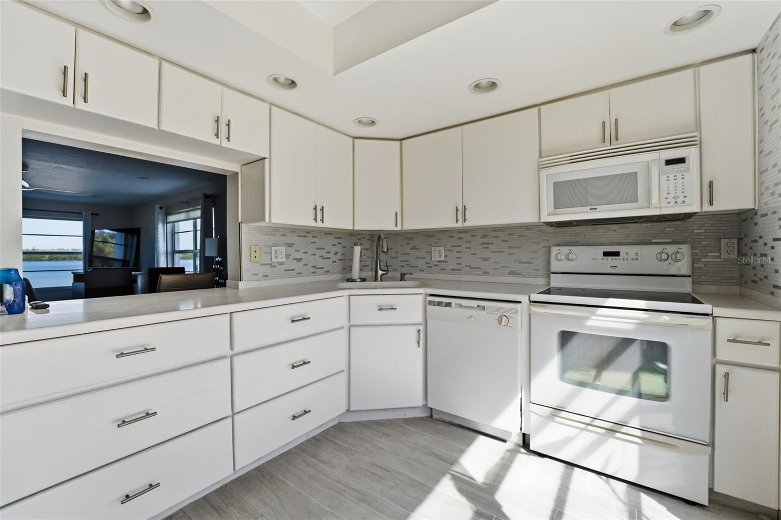 4440 EXETER DR #106 — photo 4