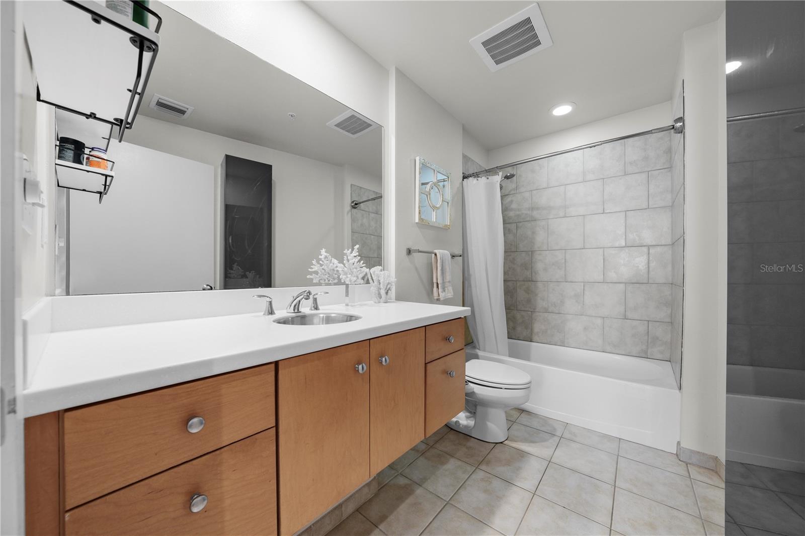 1120 E KENNEDY BLVD #827 — photo 24