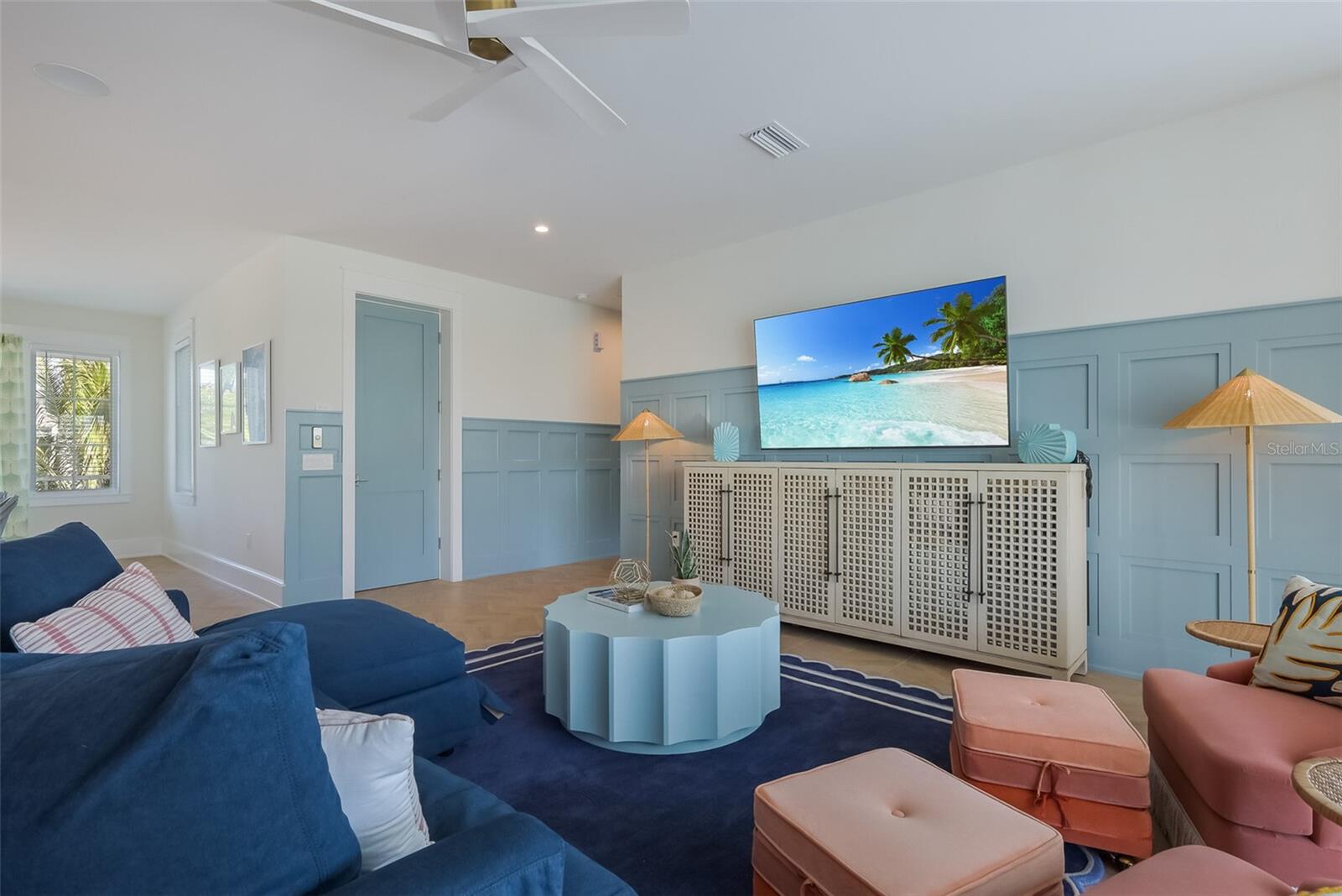 227 S HARBOR DR — photo 16