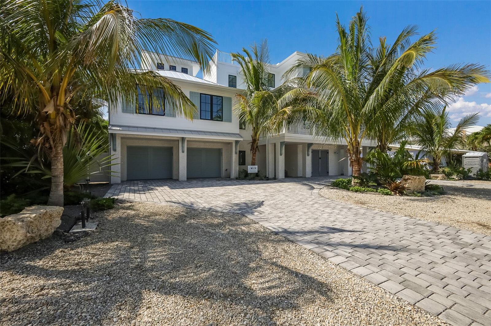 227 S HARBOR DR — photo 12