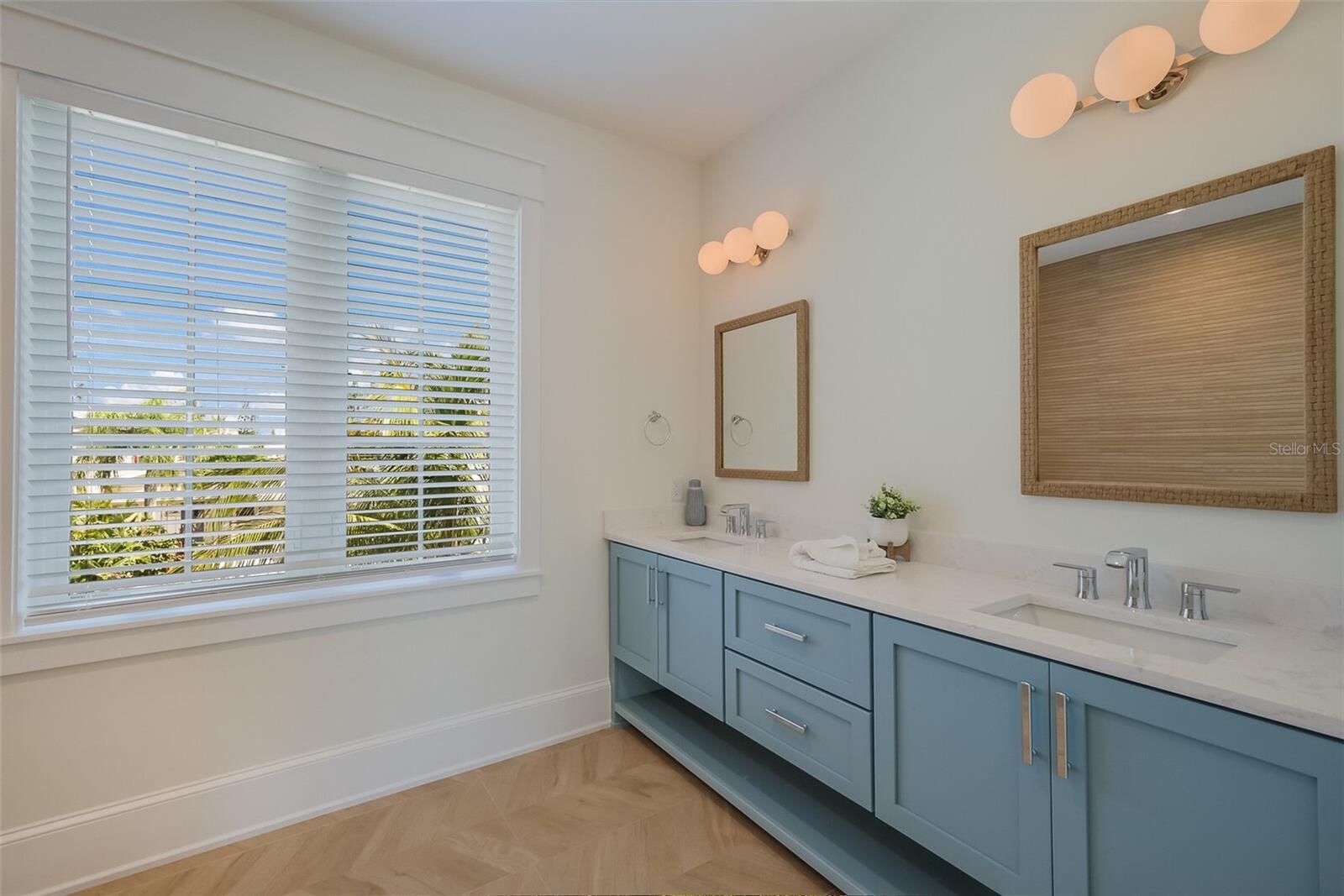 227 S HARBOR DR — photo 28