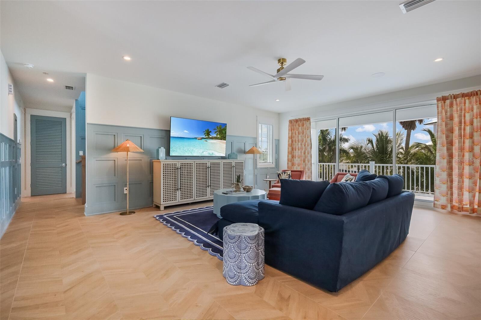 227 S HARBOR DR — photo 14