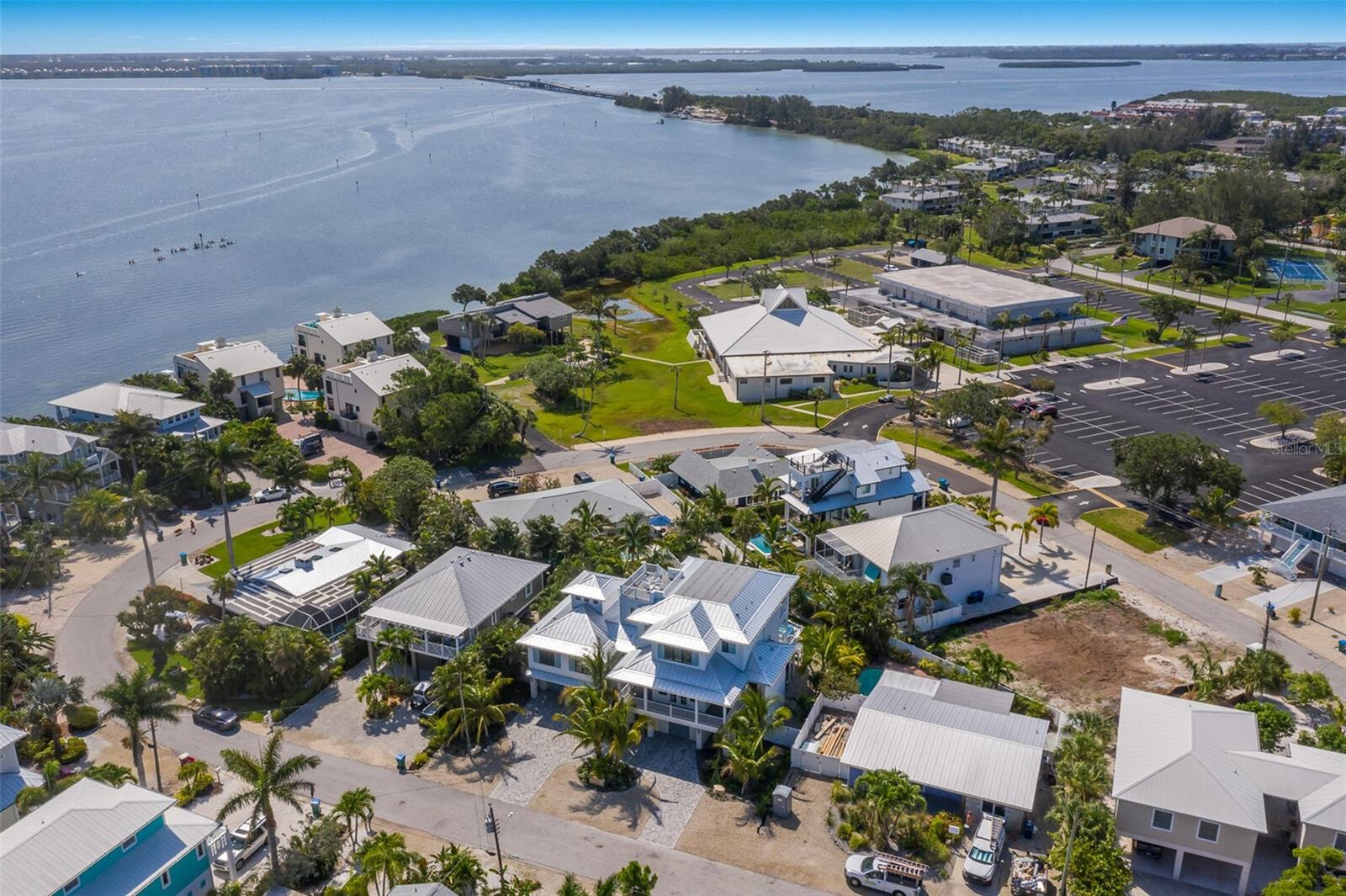 227 S HARBOR DR — photo 56