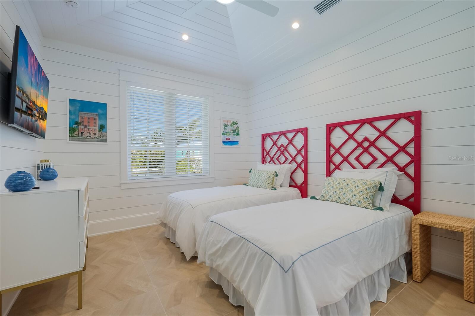 227 S HARBOR DR — photo 33