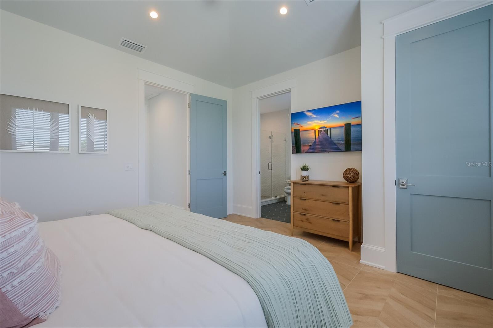 227 S HARBOR DR — photo 37