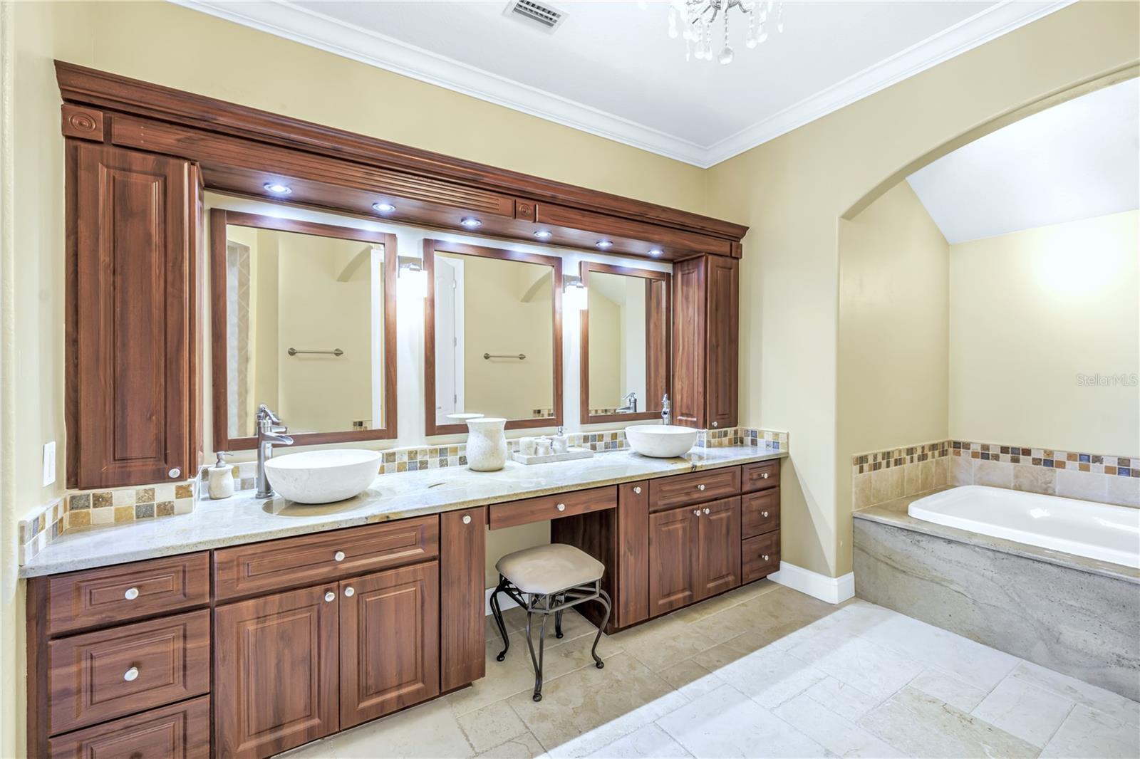 14365 EAGLE POINTE DR — photo 32
