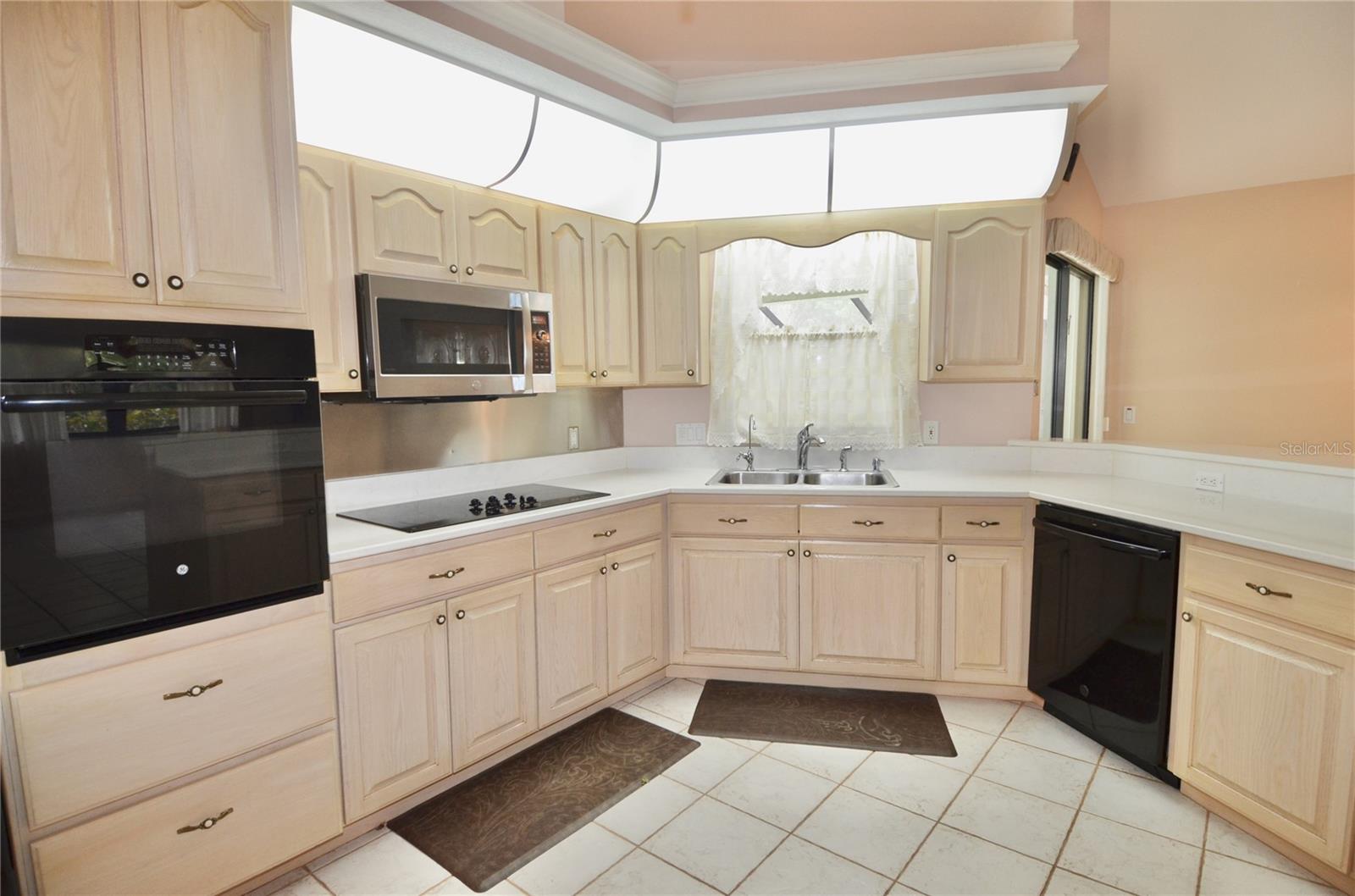 6514 N BISCAYNE DR — photo 11