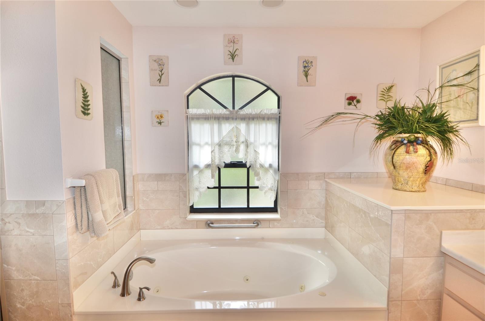 6514 N BISCAYNE DR — photo 7