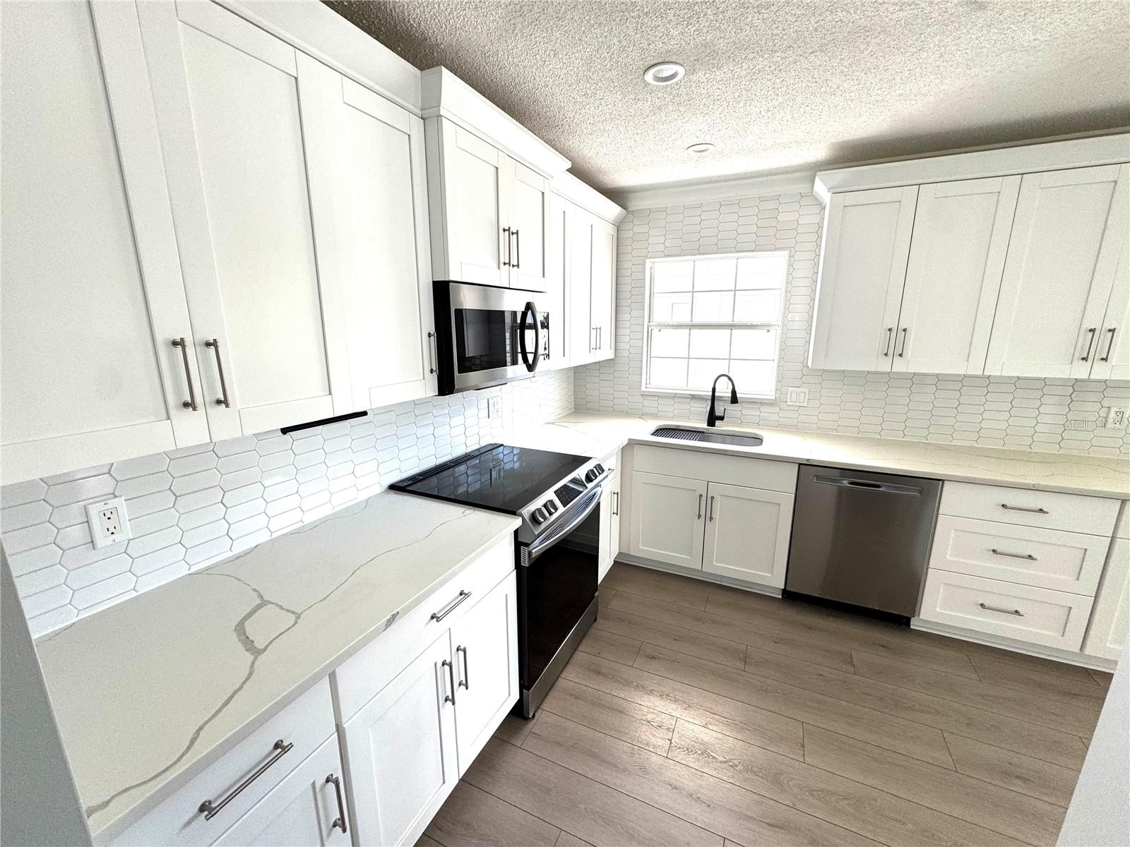 4518 HELENA ST NE — photo 16
