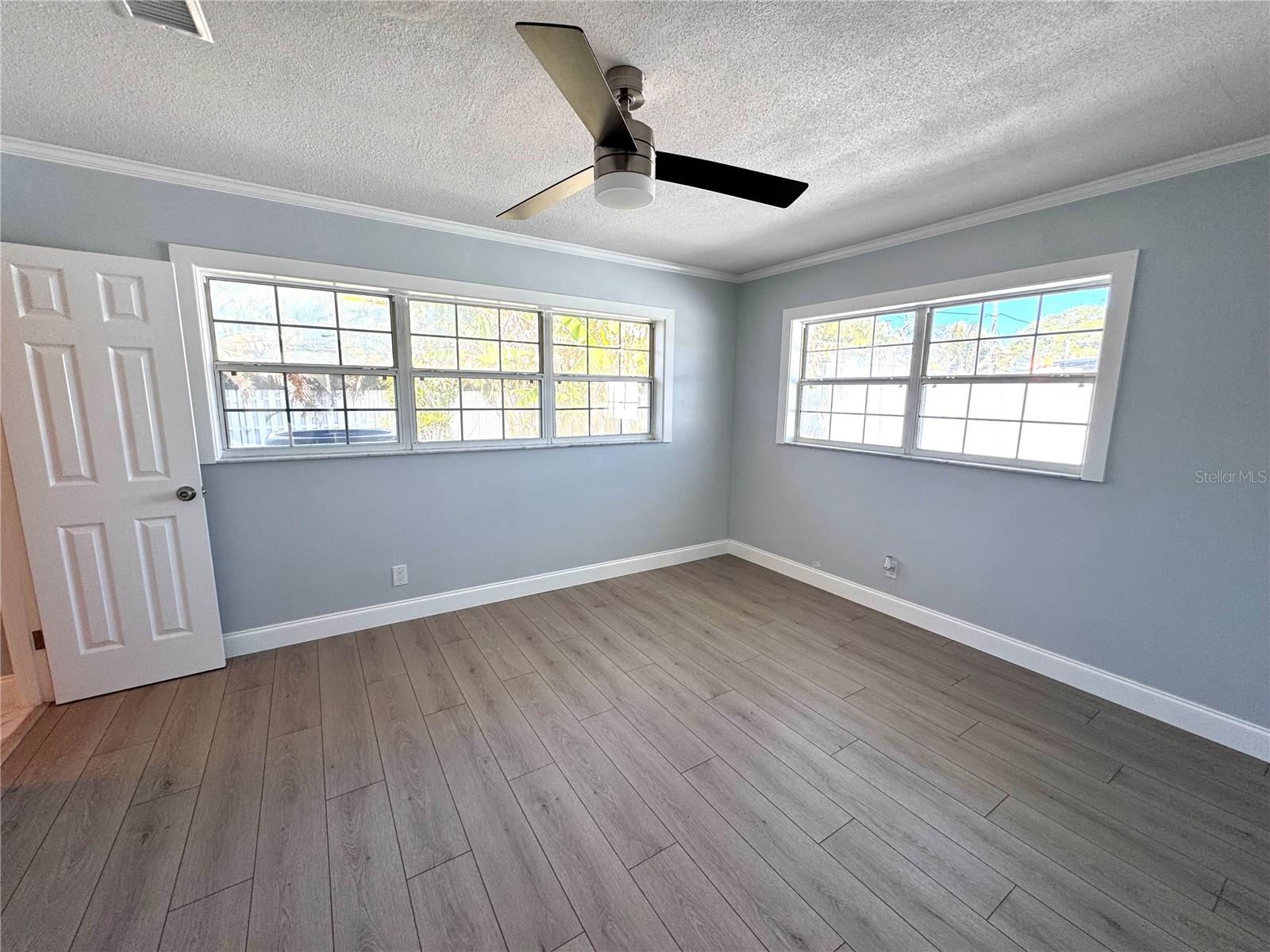 4518 HELENA ST NE — photo 33