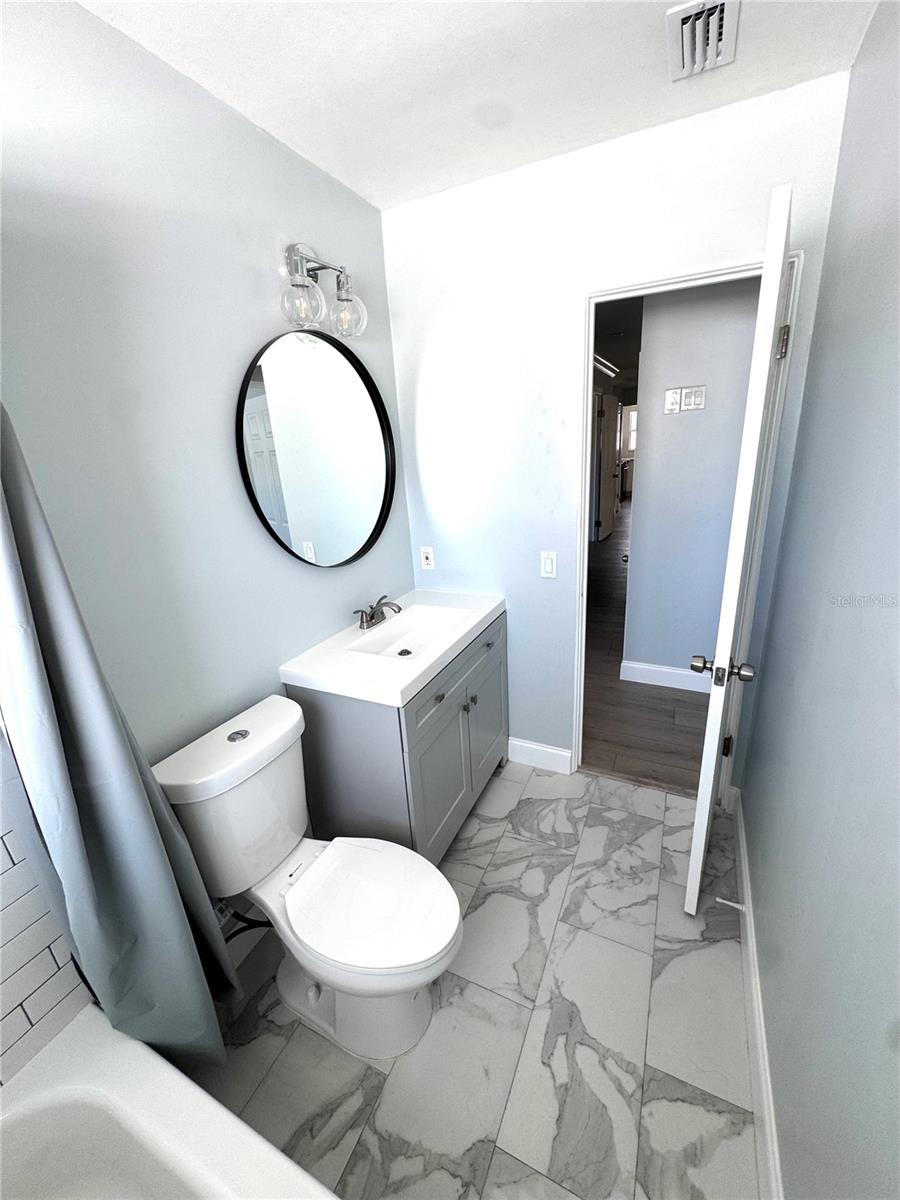 4518 HELENA ST NE — photo 34