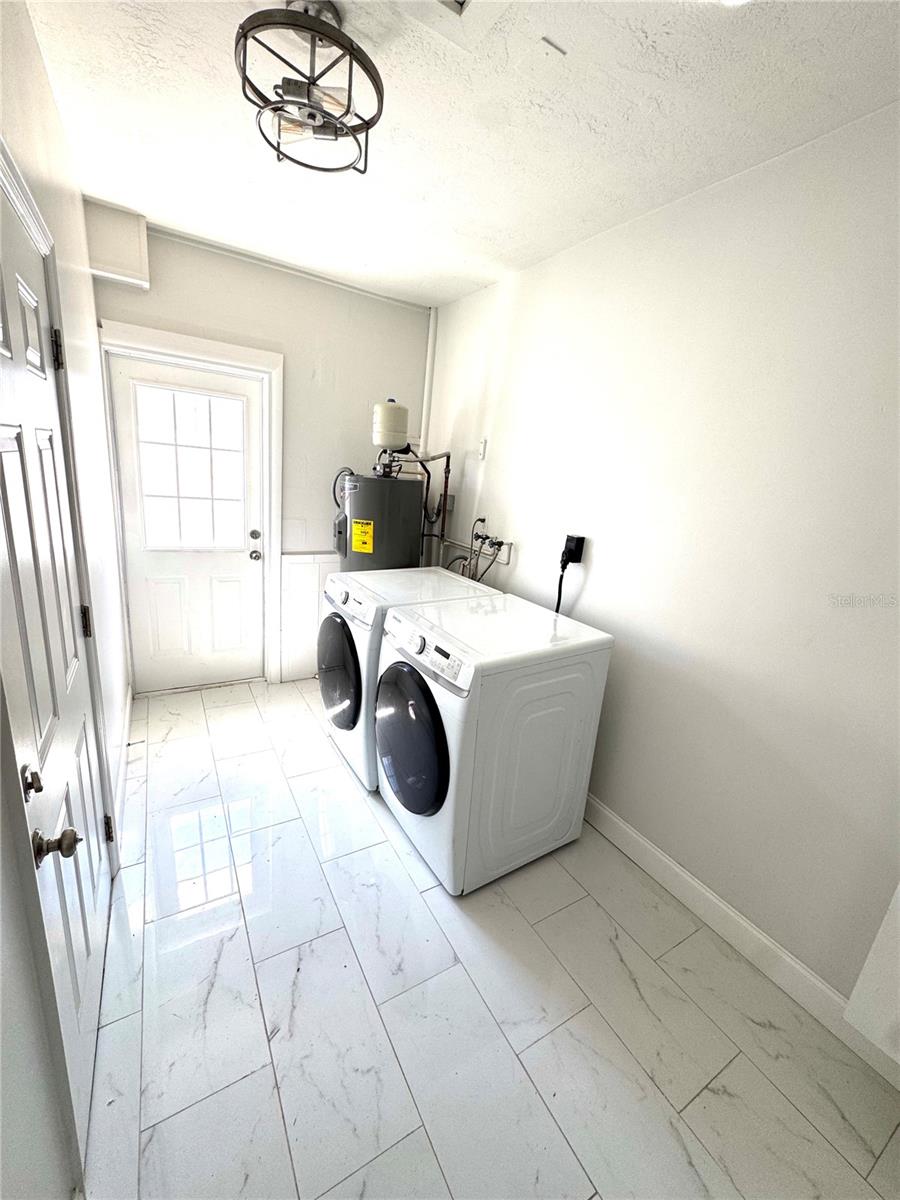4518 HELENA ST NE — photo 55