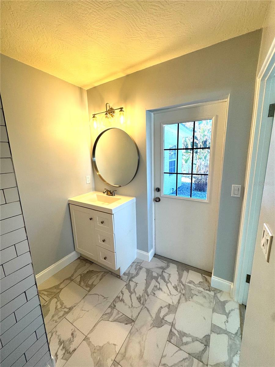4518 HELENA ST NE — photo 26