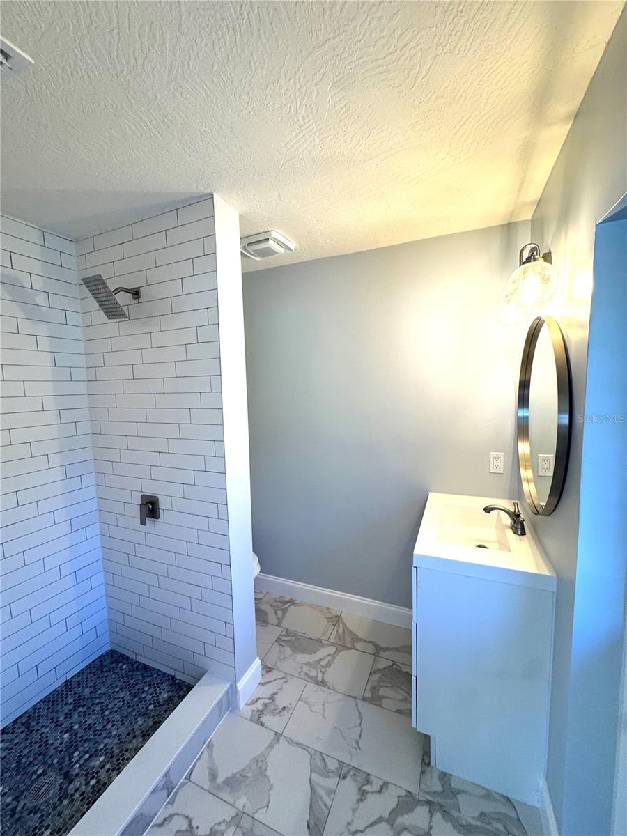 4518 HELENA ST NE — photo 28
