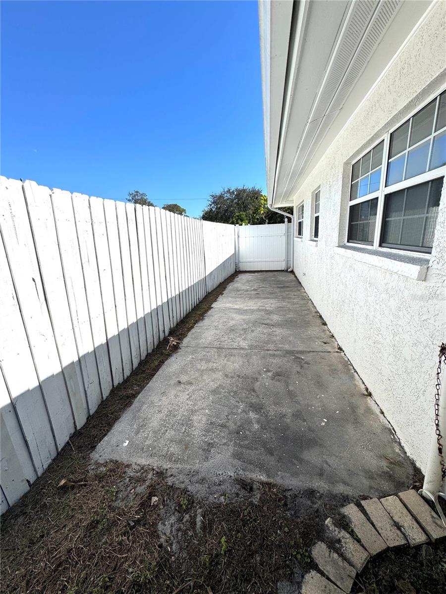 4518 HELENA ST NE — photo 59